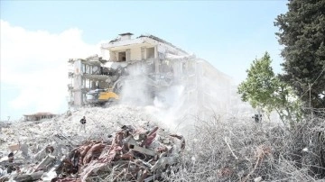 Hatay'da bina yıkım ve enkaz kaldırma çalışmaları 77 mahallede sürecek