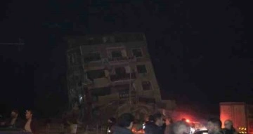 Hatay'da deprem sonrası ev yan yattı, facia ucuz atlatıldı
