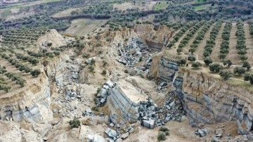 Hatay'da depremde oluşan yarık havadan görüntülendi