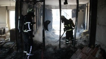 Hatay'da depremlerde hasar alan boş binada çıkan yangın söndürüldü