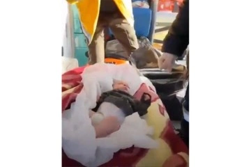 Hatay'da enkaz altından 2 aylık bebek kurtarıldı