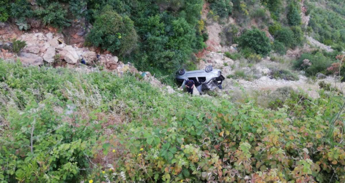 Hatay'da otomobil şarampole devrildi: 1 ölü, 4 yaralı