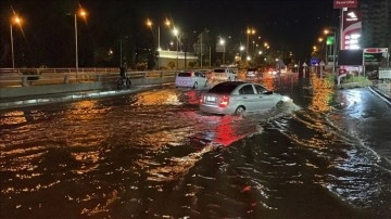 Hatay'da sağanak hayatı olumsuz etkiledi