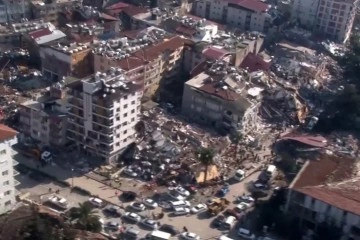 Hatay'daki enkaz yığınları helikopterle havadan görüntülendi