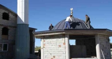 Hayırseverlerin yaptırdığı cami inşaatı devam ediyor