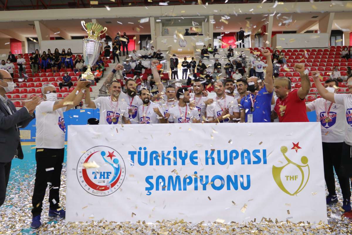 Hentbol Erkekler Türkiye Kupasında şampiyon İzmir Büyükşehir...