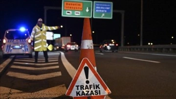 Heyelan nedeniyle kapatılan TEM Otoyolu'nun Kahramankazan gişelerinde trafik ekipleri önlem ald