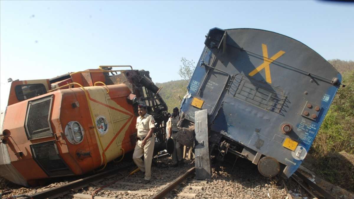 Hindistan'da 2020'de demir yollarında 8 bin 700'den fazla kişi hayatını kaybetti