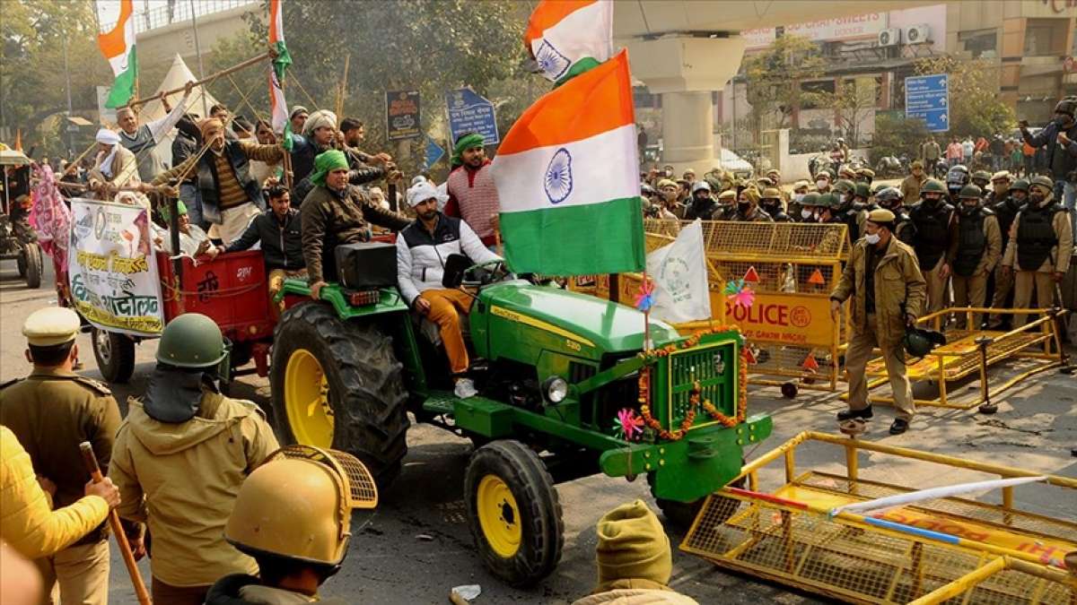 Hindistan'da protestocu çiftçiler, Yeni Delhi dışındaki protesto kamplarına geri döndü