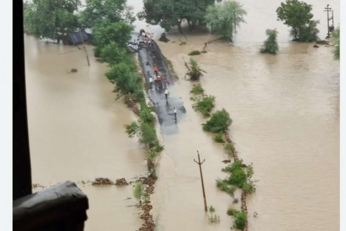 Hindistan'da sağanak yağışlar sele neden oldu: En az 15 ölü