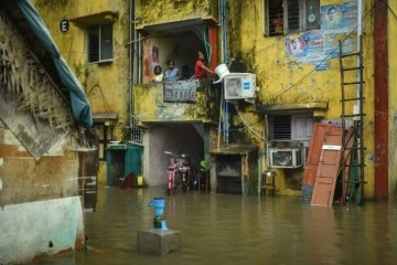 Hindistan’daki sel felaketinde 5 kişi hayatını kaybetti