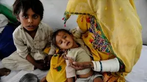 Hindistan'ın Firozabad şehrinde 'gizemli' yüksek ateşten 12 çocuk daha hayatını kaybe