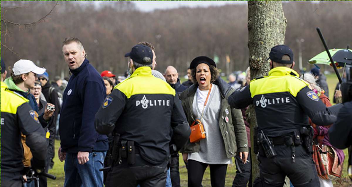 Hollanda'da genel seçim öncesi hükümet karşıtı protesto