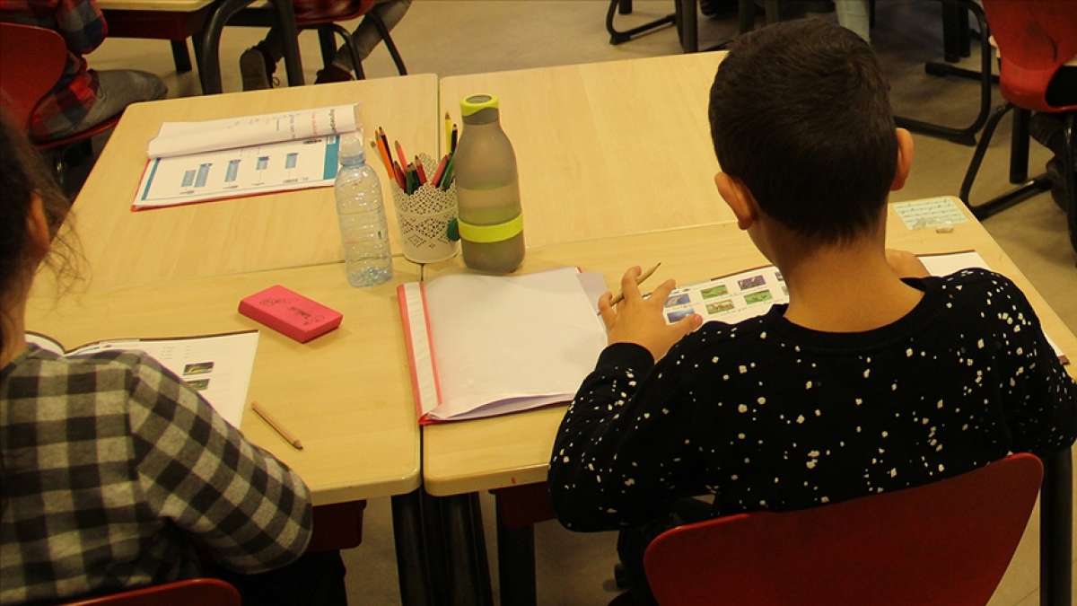 Hollanda'da ilkokullardaki İslamofobik eğitim materyalleri Müslümanların tepkisini çekti
