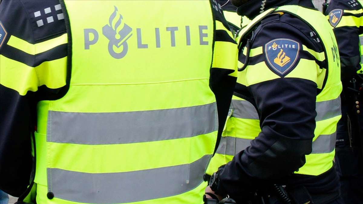Hollanda'da teşkilatında ırkçı ifadeler kullanılan polis şefi Türklerden özür diledi