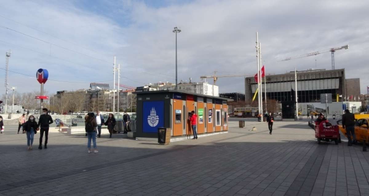 İBB'nin tarihi Taksim Meydanına koyduğu ATM'ler büyük tepki çekti