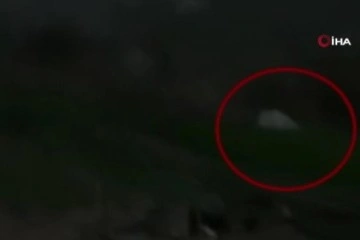 İ&ccedil;inde 3 &ccedil;ocuğun bulunduğu konteynerin s&uuml;r&uuml;klenme anı kamerada