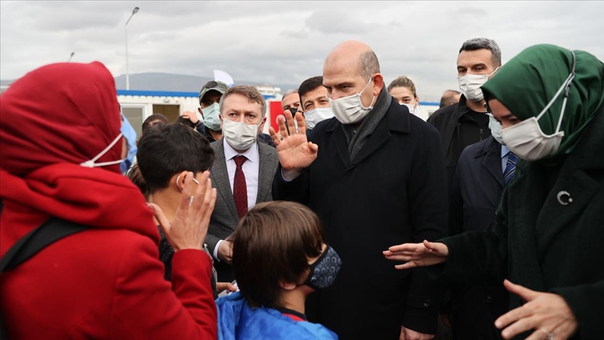İçişleri Bakanı Soylu, İzmir'deki depremle ilgili yürütülen çalışmaları inceledi