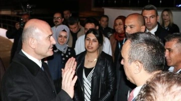 İçişleri Bakanı Soylu, Kilis'te terör saldırısında yaralanan güvenlik görevlilerini ziyaret ett