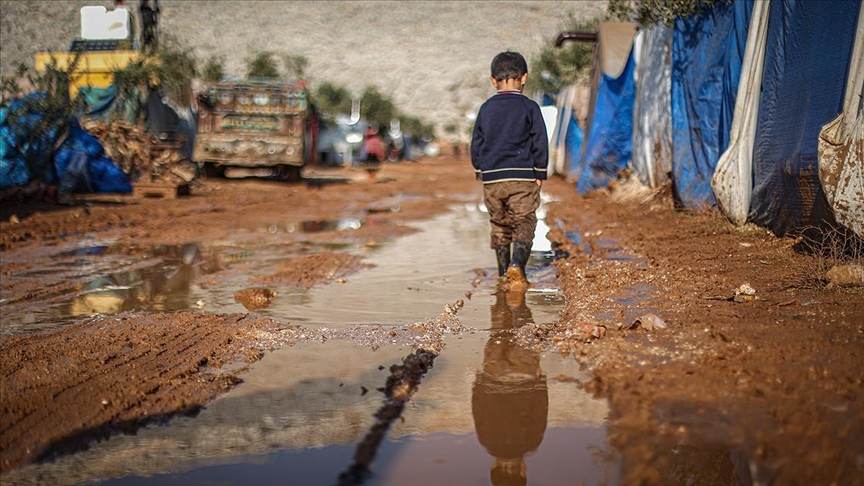 İdlibli savaş mağdurları 'çamur' kentlerini yaşam alanına çevirmek için yardım bekliyor