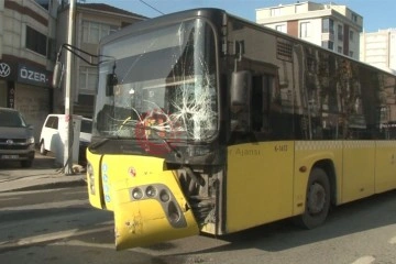 İETT otobüsü ile hafif ticari araç kazasında 1 kişi araç içerisinde sıkışarak yaralandı