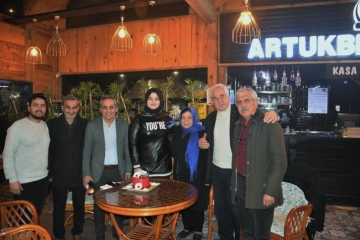 İHA Muhabirine Doğum G&uuml;n&uuml;!