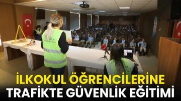İlkokul &ouml;ğrencilerine trafikte g&uuml;venlik eğitimi