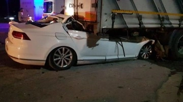 İnegöl'de feci kaza: Kuzeninin kullandığı TIR'a çarpan otomobil sürücüsü hayatını kaybetti