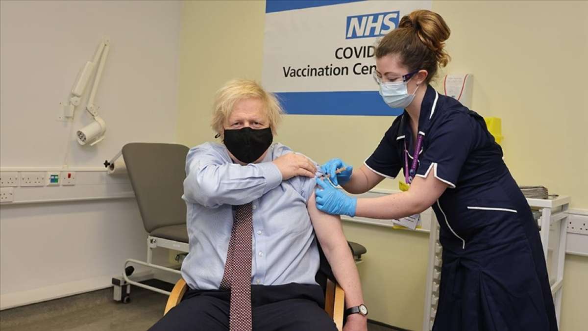İngiltere Başbakanı Johnson Oxford-AstraZeneca aşısı oldu
