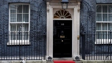 İngiltere Başbakanlığı yas günündeki partiler nedeniyle Kraliçe'den özür diledi