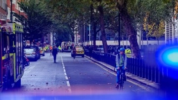 İngiltere'de hastane önündeki araçta meydana gelen patlamada 1 kişi öldü
