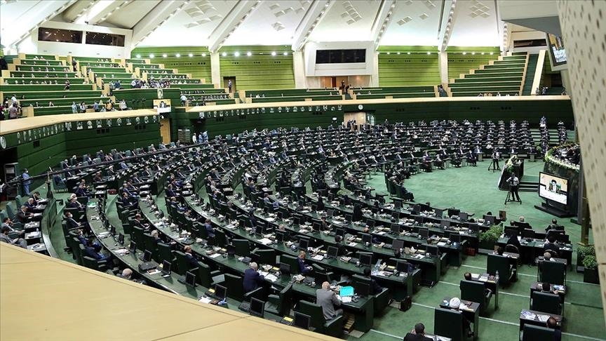 İran Meclisi'nde onaylanan kanunla cumhurbaşkanı adaylarına yeni şartlar getirildi