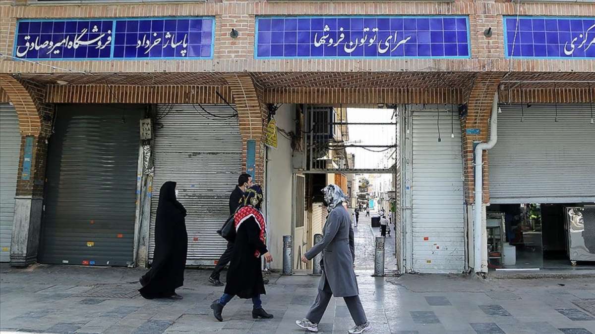 İran'da son 24 saatte 200 kişi Kovid-19'dan hayatını kaybetti