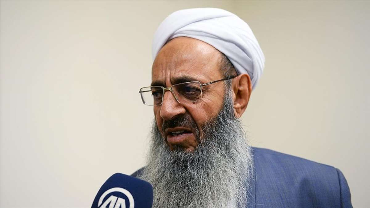 İran'da Sünni alim İsmailzehi'den Cumhurbaşkanlığı seçimlerinde muhafazakar aday Reisi&#03