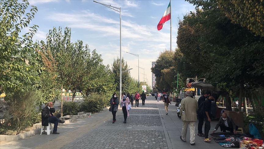 İran’da yeni Kovid-19 kısıtlamaları: İş yerleri kapatılıyor, şehirler arası seyahat yasaklanıyo
