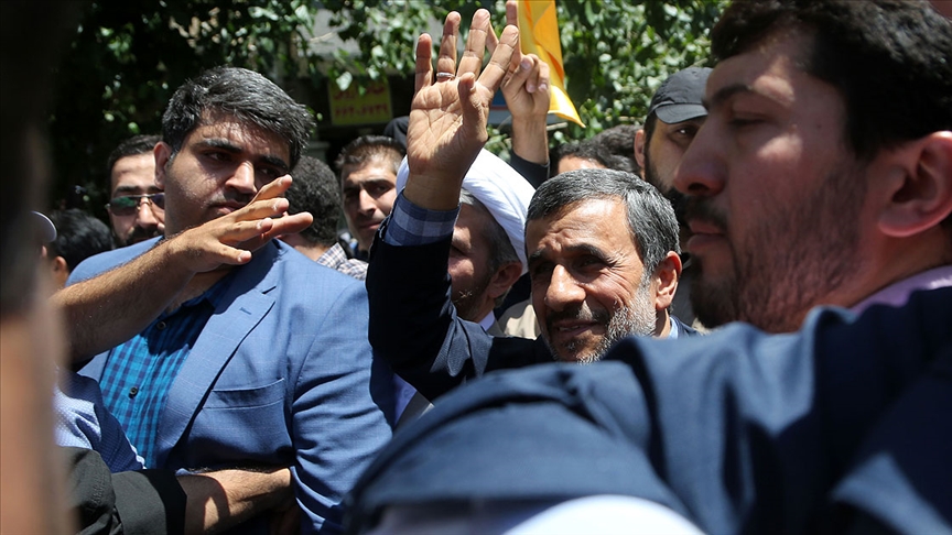 İran'ın eski Cumhurbaşkanı Ahmedinejad yeniden iktidarı hedeflediğine dair mesajlar veriyor