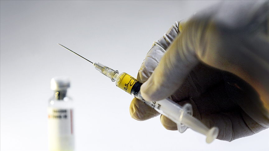 İran'ın ürettiği Kovid-19 aşısının insanlar üzerinde denenmesine başlandı