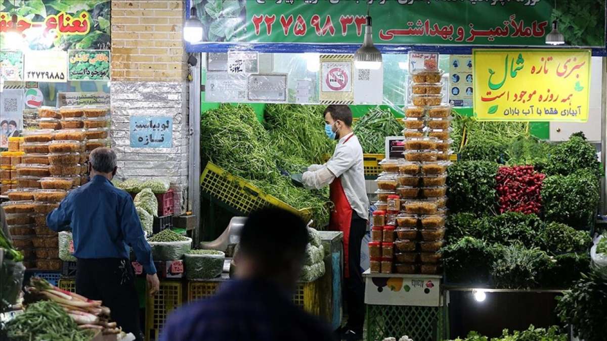 İranlılar Kovid-19 ve ekonomik kriz gölgesinde ramazan ayını karşılamaya hazırlanıyor