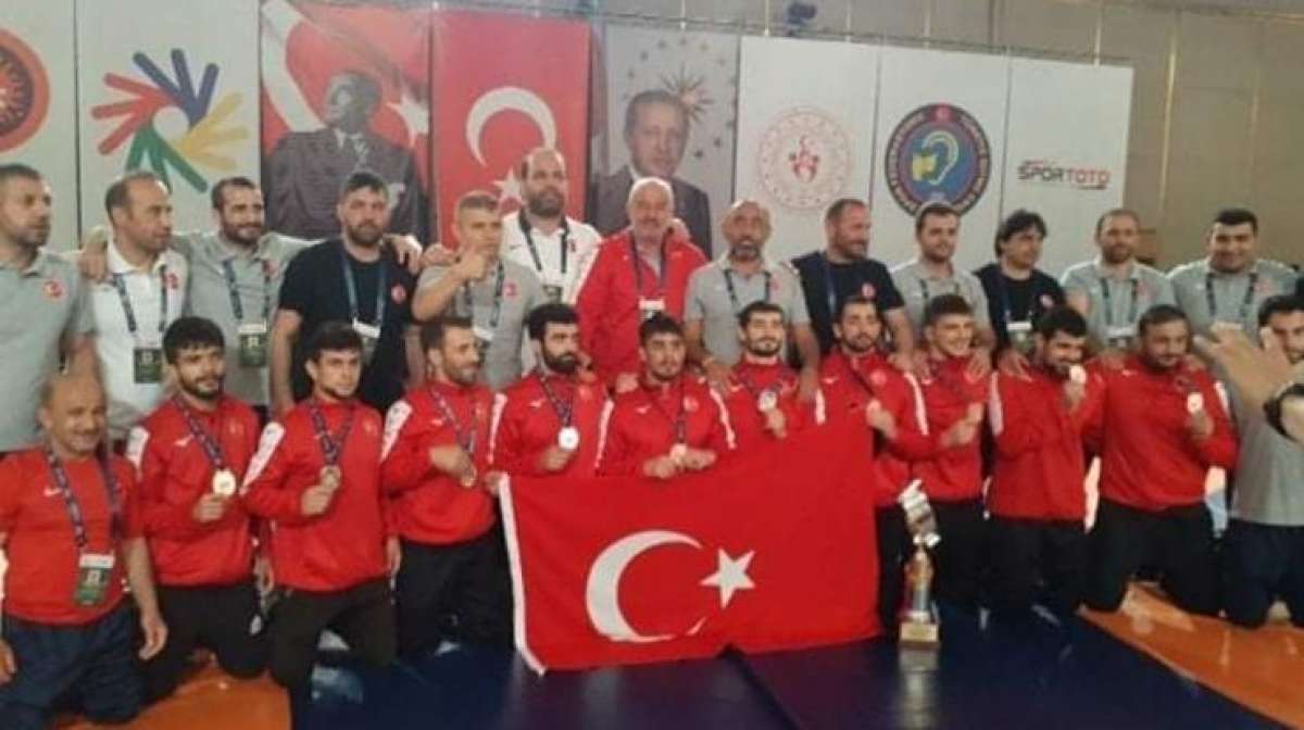 İşitme Engelliler Dünya Güreş Şampiyonasında Türkiye 6 madalya...