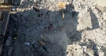 İskenderun’da arama-kurtarma çalışmaları drone ile görüntülendi