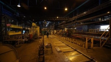 İskenderun'da demir &ccedil;elik fabrikalarında ara verilen &uuml;retim yeniden başladı