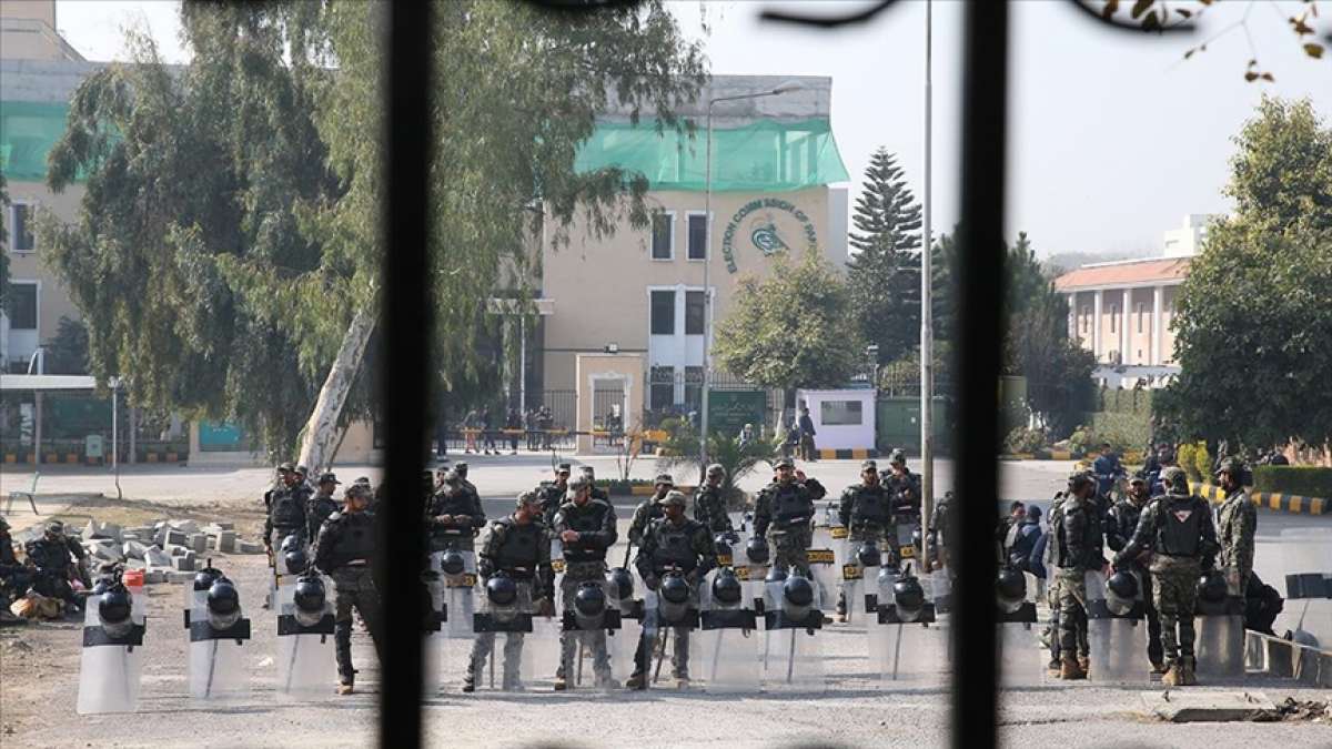 İslamabad'da muhalefet partilerinin protestosu sebebiyle güvenlik önlemleri artırıldı
