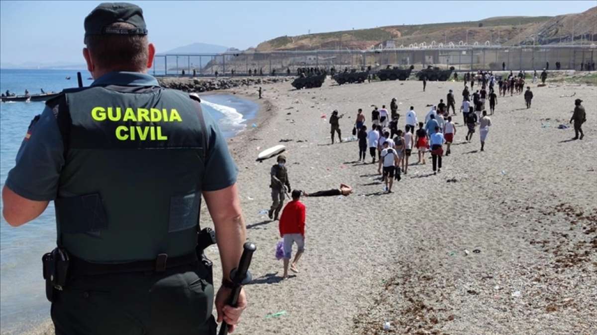 İspanya Ceuta'ya geçen 8 bin düzensiz göçmenden 5 bin 600'ünü geri gönderdi
