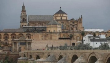 İspanya'da Katolik Kilisesi taşınmazlarını devlete iade ediyor: Kurtuba Camii listede yok!