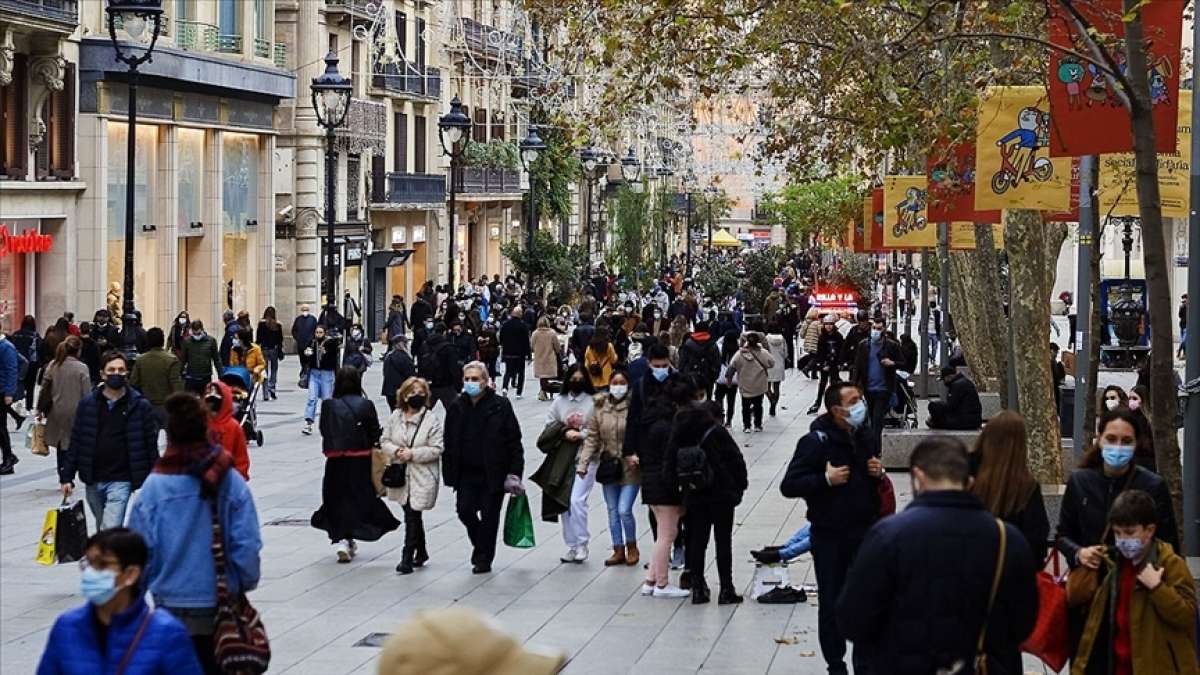 İspanya'da Kovid-19 vaka sayılarındaki yüksek artış devam ediyor