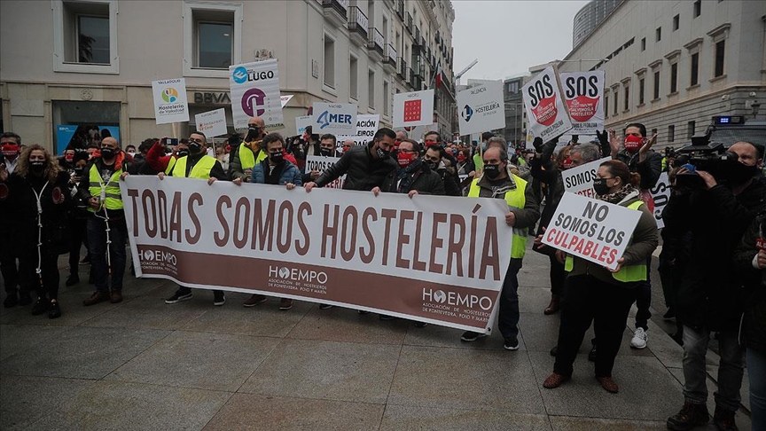 İspanya'da Kovid-19'dan etkilenen restoran sahipleri eylemlerini sürdürüyor