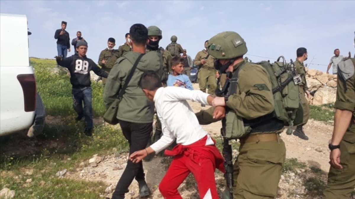 İsrail askerleri Batı Şeria'da 5 Filistinli çocuğu gözaltına aldı