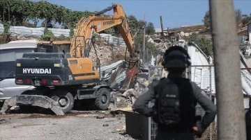 İsrail askerleri Batı Şeria'da Filistinlilere ait onlarca dükkanı yıktı