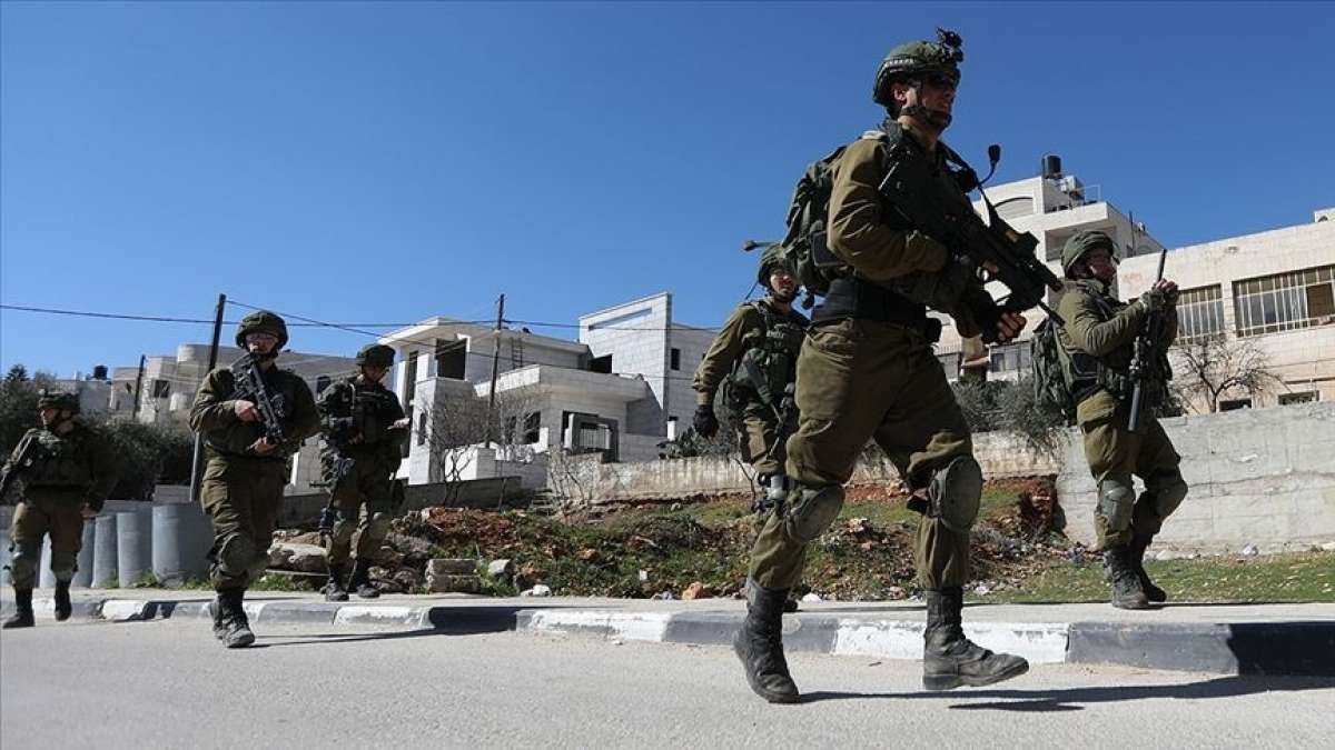İsrail askerleri Batı Şeria'da iki Filistinliyi yaraladı
