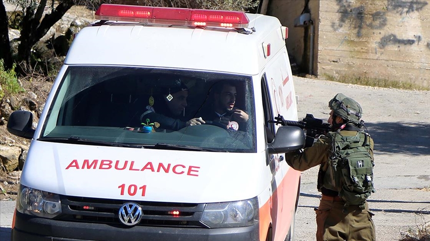 İsrail askerleri Batı Şeria'da yine sağlık görevlilerini hedef aldı